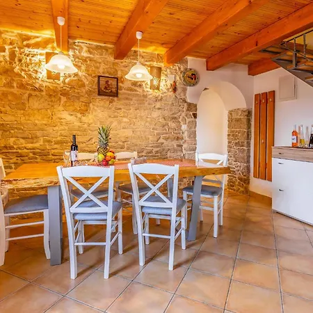 2 Bedroom Awesome In Holiday home *
