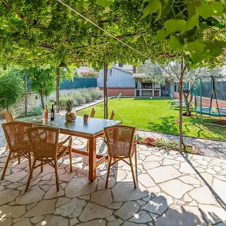Vikendica 2 Bedroom Awesome In Kavran