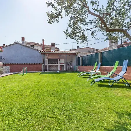 2 Bedroom Awesome In Holiday home Kavran